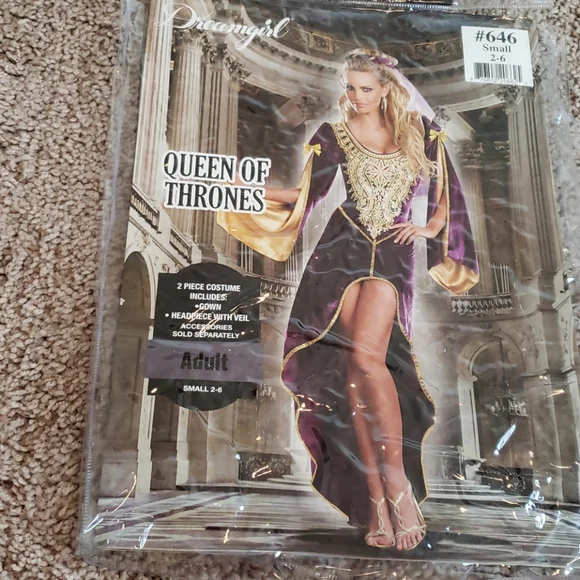 Halloween π Queen dress size small π - Picture 9 of 9